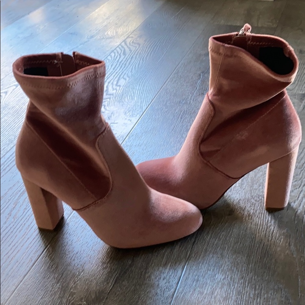 Brand New Steve Madden Edit - Blush Velvet Bootie - Picture 3 of 4